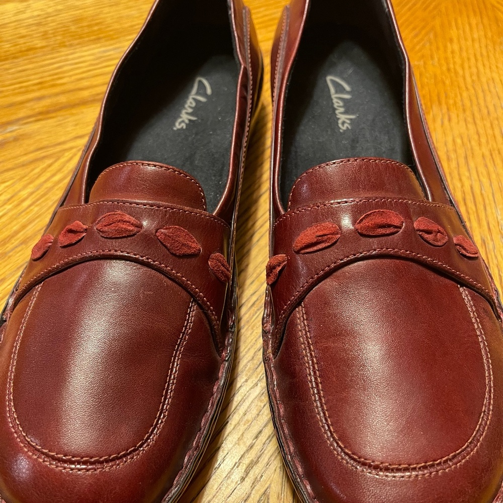 Women’s size 10M Burgandy Clark shoes